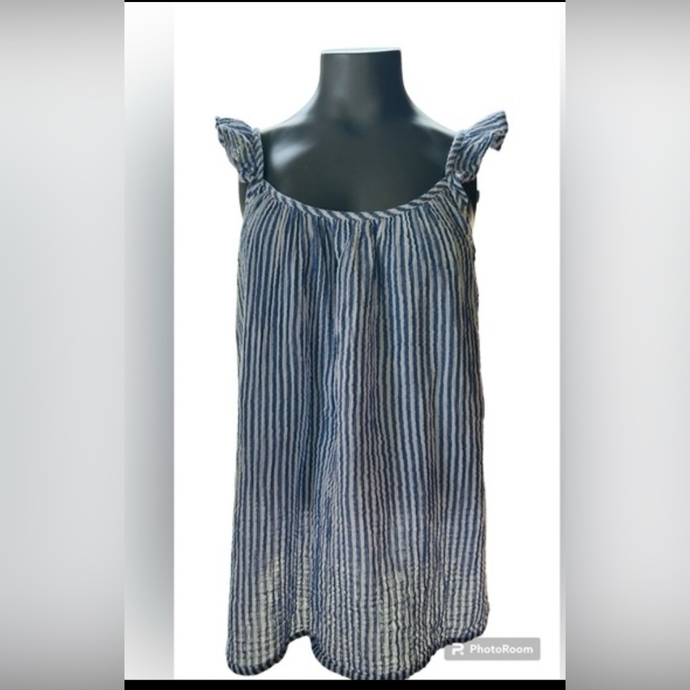 Beachlunchlounge cotton gauze seersucker top with ruffled straps, size L.